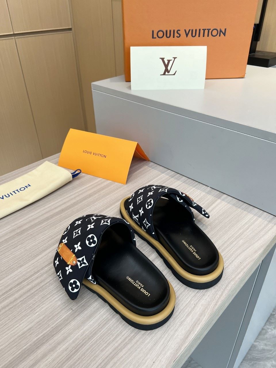 Louis Vuitton Slippers